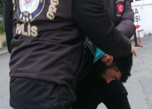 Ramazan Pişkin'i dün İstanbul Fatih'teki çay ocağında katleden katil zanlısı E.B., Beyoğlu'nda gözaltına alındı
