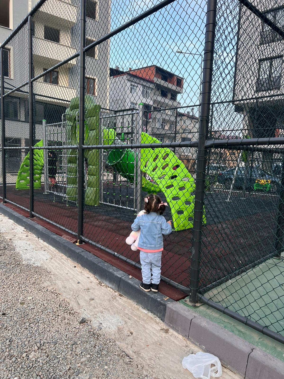 Araklı'da Çocuklara Yasaklı Park! Çocuklar Kapıda Ağlasın diye mi?