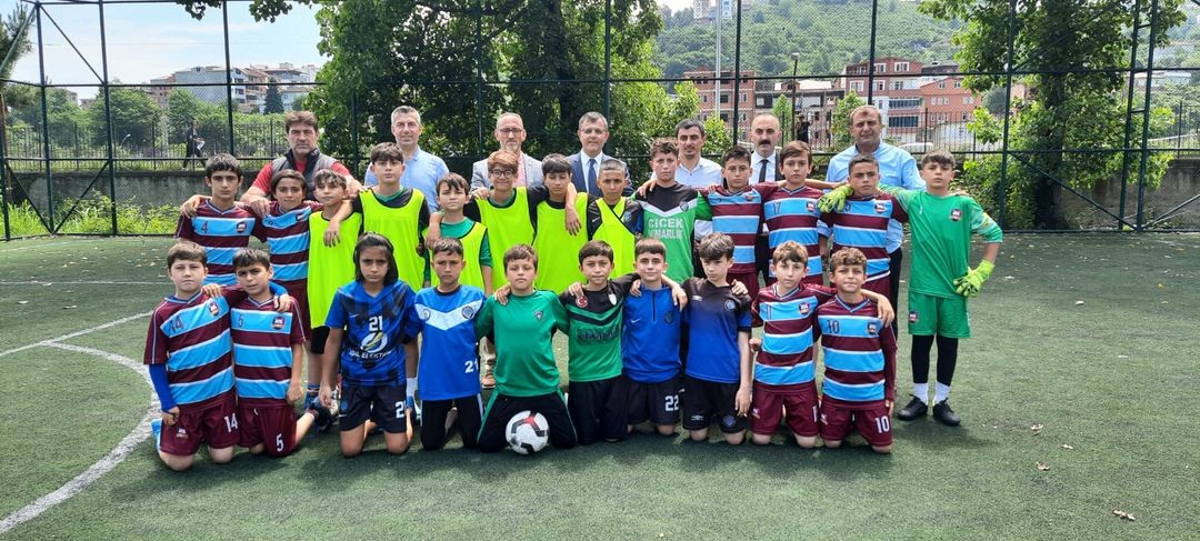 Araklı'da Okullar Arası Turnuvalar Nefes Kesti