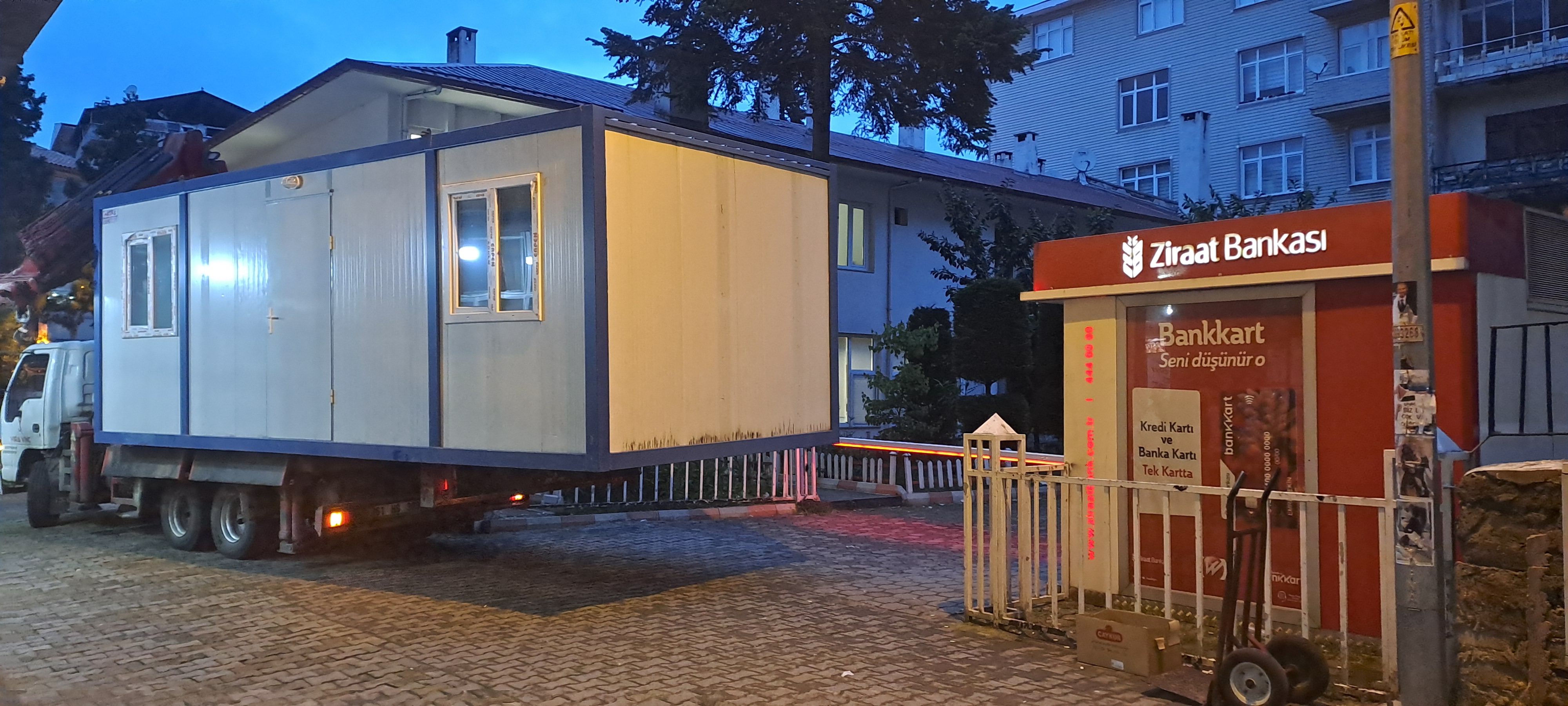 Araklı'da Zıraat ve Halk Bankası Tadilata Giriyor