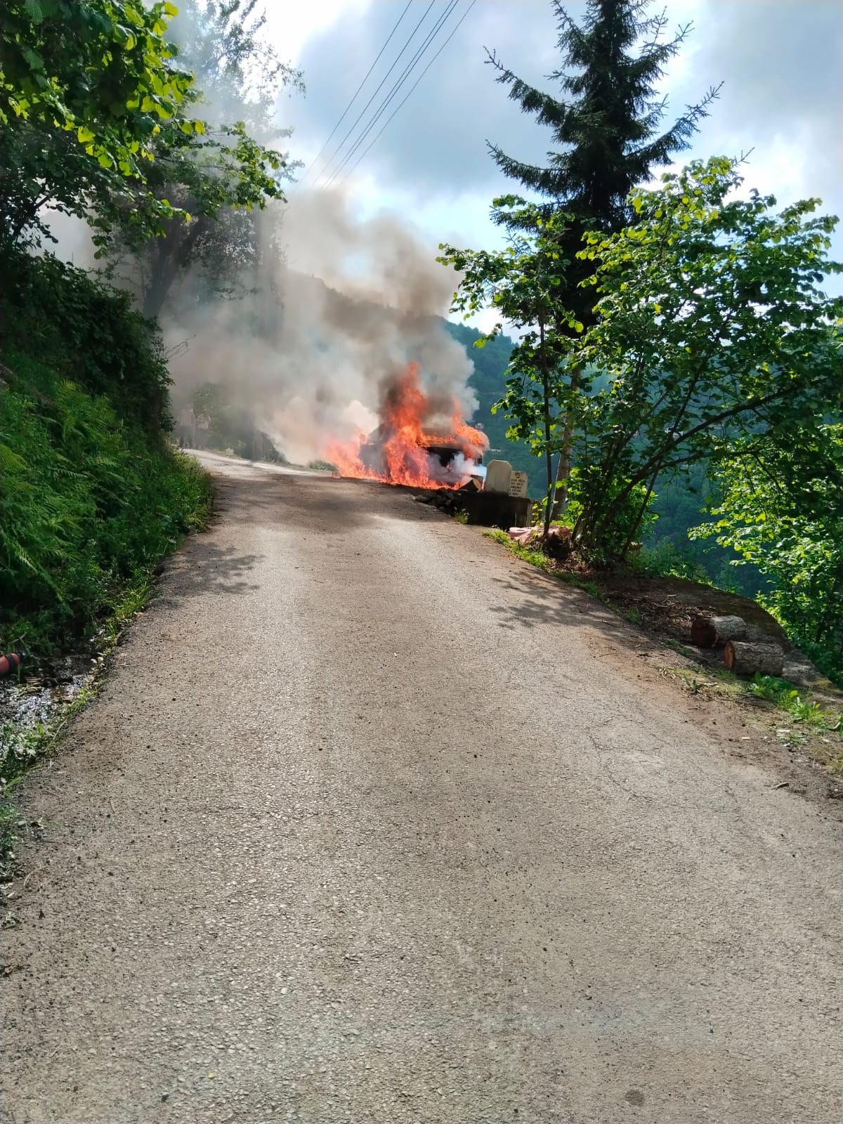 Son Dakika: Araklı'da Korkutan Araç Yangını
