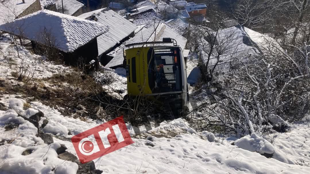 Son Dakika: Araklı'da Yolcu Otobüsü Araziye Yuvarlandı